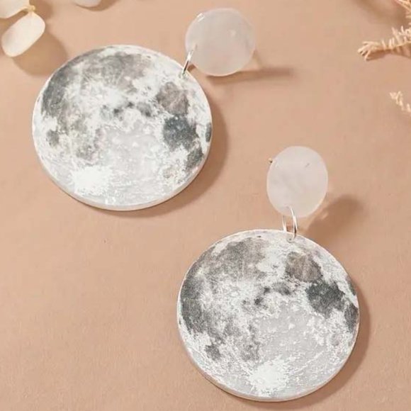 LUMINOUS PEARLIZED "FULL MOON" LUCITE LARGE EARRINGS 50 - Picture 3 of 3